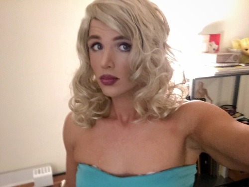 sissyrevealed:tgirlinthemirror:reaganisriley: Blue dress Really cute look.Things Sissies Like.