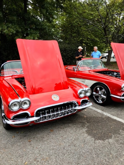 A pair of ‘60s to start our weekend! I won’t voice my disdain for aftermarket rims on such a classic