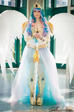 mlpcosplaycollection:  Princess of the Sun by AnnaLynnCosplay    HOLY GOOD GOD THE DETAIL!
