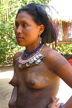 iseo58:Panama, Embera Puru Indian woman  ©