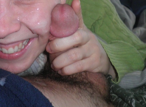 bllfll:  Creamy facial cum as I rub his cock on my face