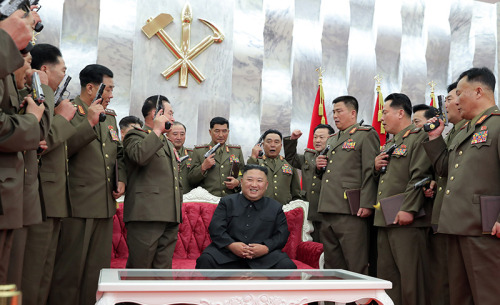 Supreme Leader Kim Jong Un Confers &ldquo;Paektusan&rdquo; Commemorative Pistols on Leading Commandi