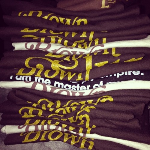 Got a lot of shirts to mail out tonight :) #brownskinlady (at www.wearbonbonvie.com)