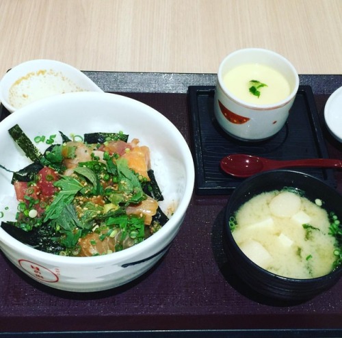 Kaisen Don / Seafood + Rice in Bowl #food #foodie #foodstagram #foodgasm #foodblogger #foodpics #foo
