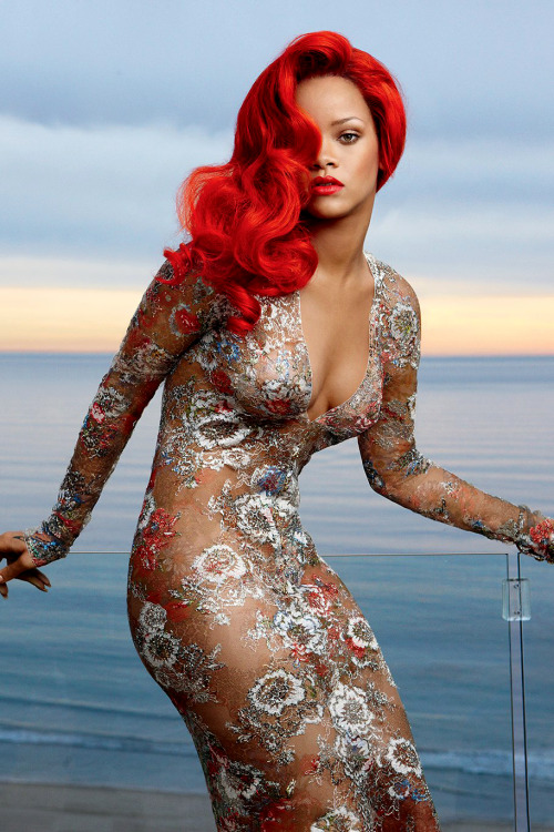 smokingsomethingwithrihanna:Original Vogue Cover