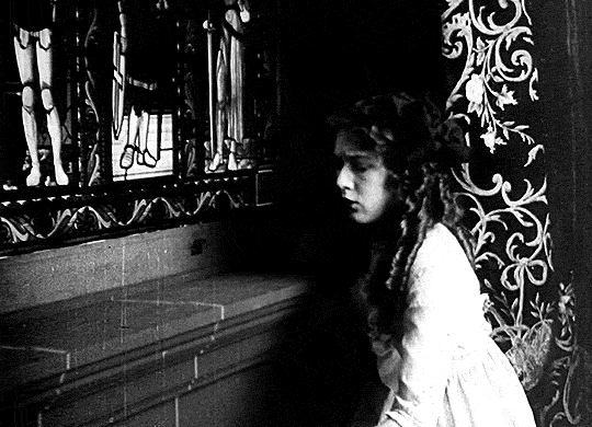 Mary Pickford in The Poor Little Rich Girl (1917)