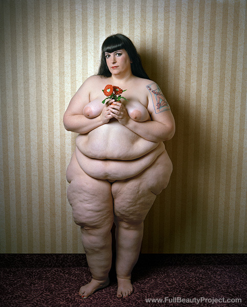 beautyandthefat:  fullbeautyproject.com   Love all of her but those hips and thighs