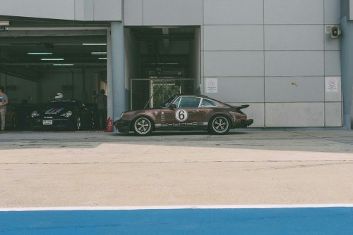 aimfortheapex:  STALKING RENNDRIVE, THAILAND’S RWB-HEAVY PORSCHE GROUP.  http://www.petrolicious.com/stalking-renndrive-thailand-s-rwb-heavy-porsche-group