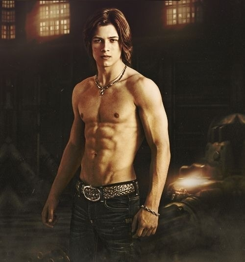 storyofa-fallenlove:  Am I the only one who thinks Leo Howard can play a younger