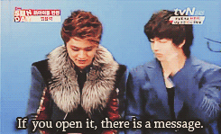 sheakaluvsjungjihoon:    Seungho meets fortune cookies for the first time •ᴥ•