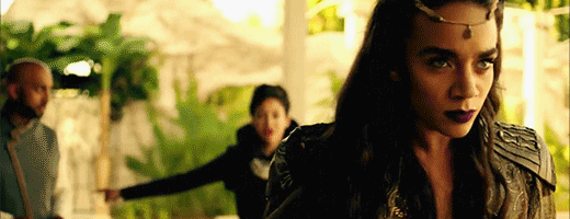 juliaowicker:Aneela feeling how Jaq gets shot (an excuse to gif the iconic shot of her coat floating