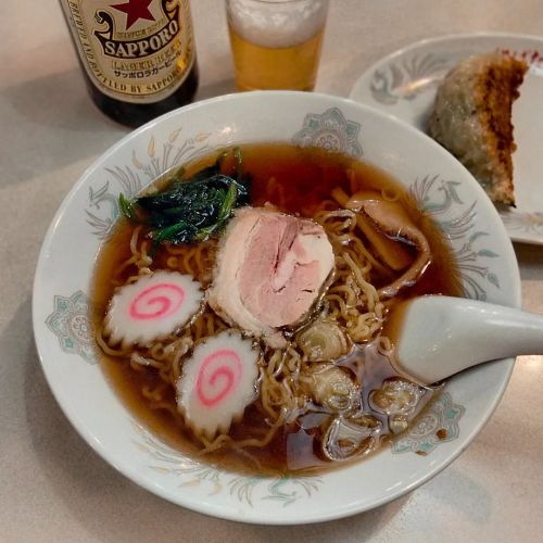 ラーメン 600円
ギョーザ(3個) 390円
#町屋 #昼ビール #ジャンボ餃子 #ノスラー #町中華 #dumplings #beer #yummy #instafood #foodporn #tokyo #lunch #japanesefood #washoku #japan #ramen #noodles #孤独のグルメ #餃子 #南京亭 #荒川区 #gyoza #ラーメン #川ばた...