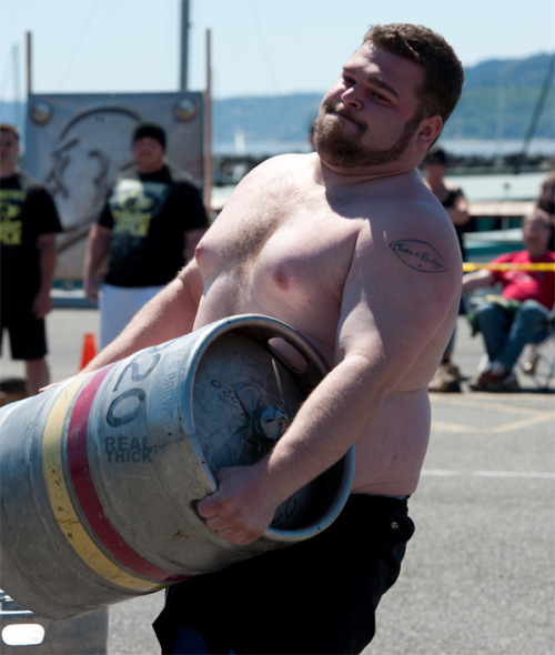 saxypandacub:  real-thick:  Strongman Pup… continued tomorrow. Follow Real Thick.  see, i wouldn’t mind bein like this. cubby, but strong as FUCK