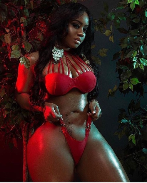 thicksexyasswomen:  bigpapij9: Lovely 