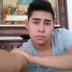 losestafados2:  El es Alex, del estado de Hidalgo pero no se dejen engañar por esa carita tierna, este chico es un caliente de primera con un rico miembro de un muy buen tamaño ¡Disfrutenlo a el y su rica vergota!NO OLVIDES REBLOGUEAR Y DARLE AL ❤