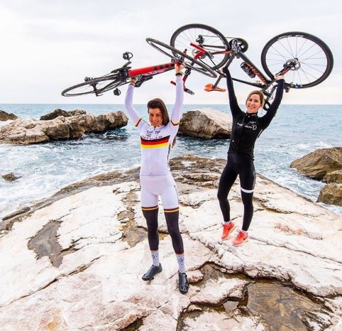 Two Babes Bike Lifting instagram.com/riedernadine