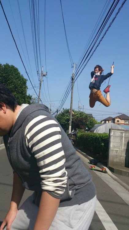 thingshappentome: DID YOU KNOW THAT JAPANESE TEENAGERS STARTED TAKING PICTURES PRETENDING TO BE TITA