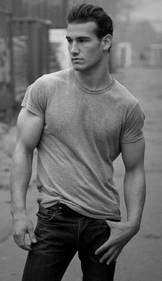 rag828:  supervillainl:  Love his arms. 