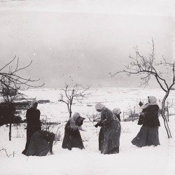 zamaaanawal:  Palestinian girls playing in the snow, Jerusalem, Palestine, 1921,