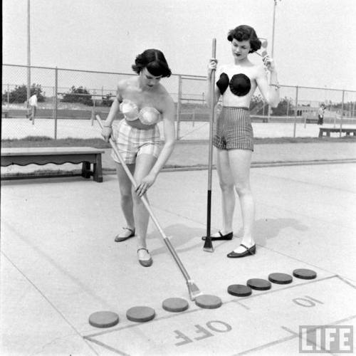 Models wearing a new type of brassiere prepare to play shuffleboard(Nina Leen. 1949)