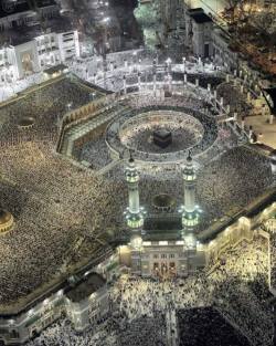 thisiswhereiammyself:  batwannisbeek:  insyirahab:  soul-submission:  Such a beautiful sight ! The 27th night of ‪#‎Ramadan‬ in Mecca 2013.More than 2 million people performed prayers.  MasyaAllah MasyaAllah… :’)  MashaAllah! Such an amazing