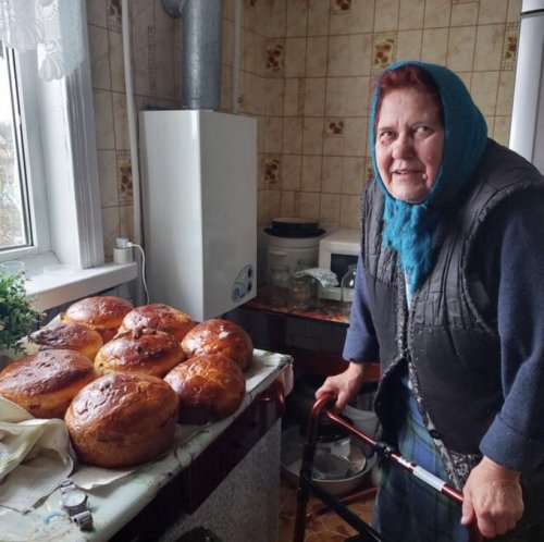 An 80-year-old Ukrainian Woman Bakes Paska For Her Grandchildren.