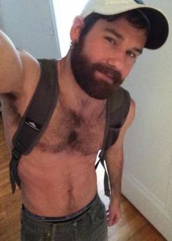 youngandhairymen:Damn sexy