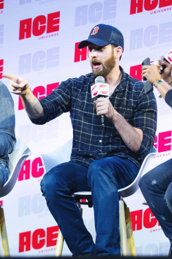 crboston:Chris Evans speaks on stage during ACE Comic Con at Century Link Field Event Center on June 28, 2019 in Seattle, Washington.