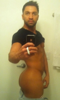 roheartlessro:  instaguys:  Guys with iPhones