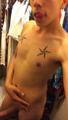 Thanks Edward for the hot fotos!  He’s recently single and looking for some new hot friends.  Check him out and hit him up at:Ig:   ereyes1995  Kik fuckkitht  https://www.facebook.com/edward.reyes.102Beto’s Corner Please send pics to:Por favor