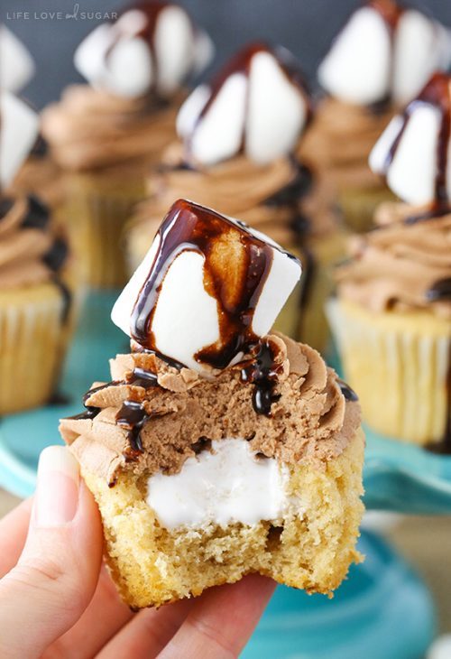 ugly–cupcakes:NUTELLA FLUFFERNUTTER CUPCAKES