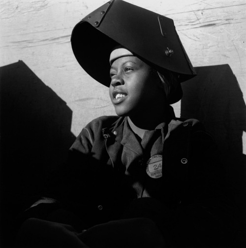 Women through the lens of Dorothea Lange:Ex-Slave with a Long Memory (1938)Shipyard Worker (1943)Vol