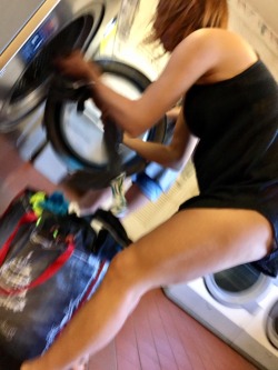 luvthebody:  Super sexy MILF in bikini doing her laundry. I got a pair of her thongs out before she washed them. 🎯