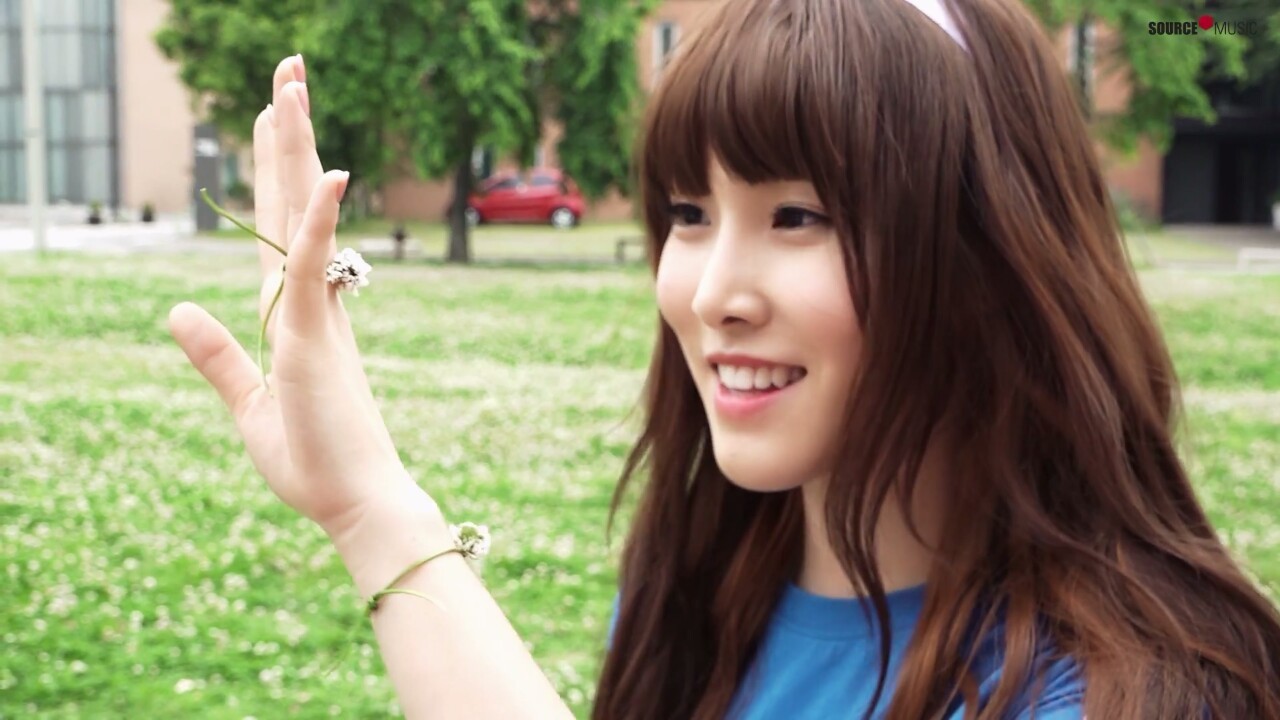 mooooosa:  I can’t believe Eunha proposed to 2 people in less than a minute