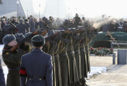 bolt-carrier-assembly:  Honor Guard at Mikhail Kalashnikov’s funeral.This is the image i really wanted to see. Check out that Type II 