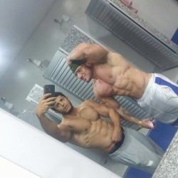 drwannabe:  Wesley Gasparotto on the right 