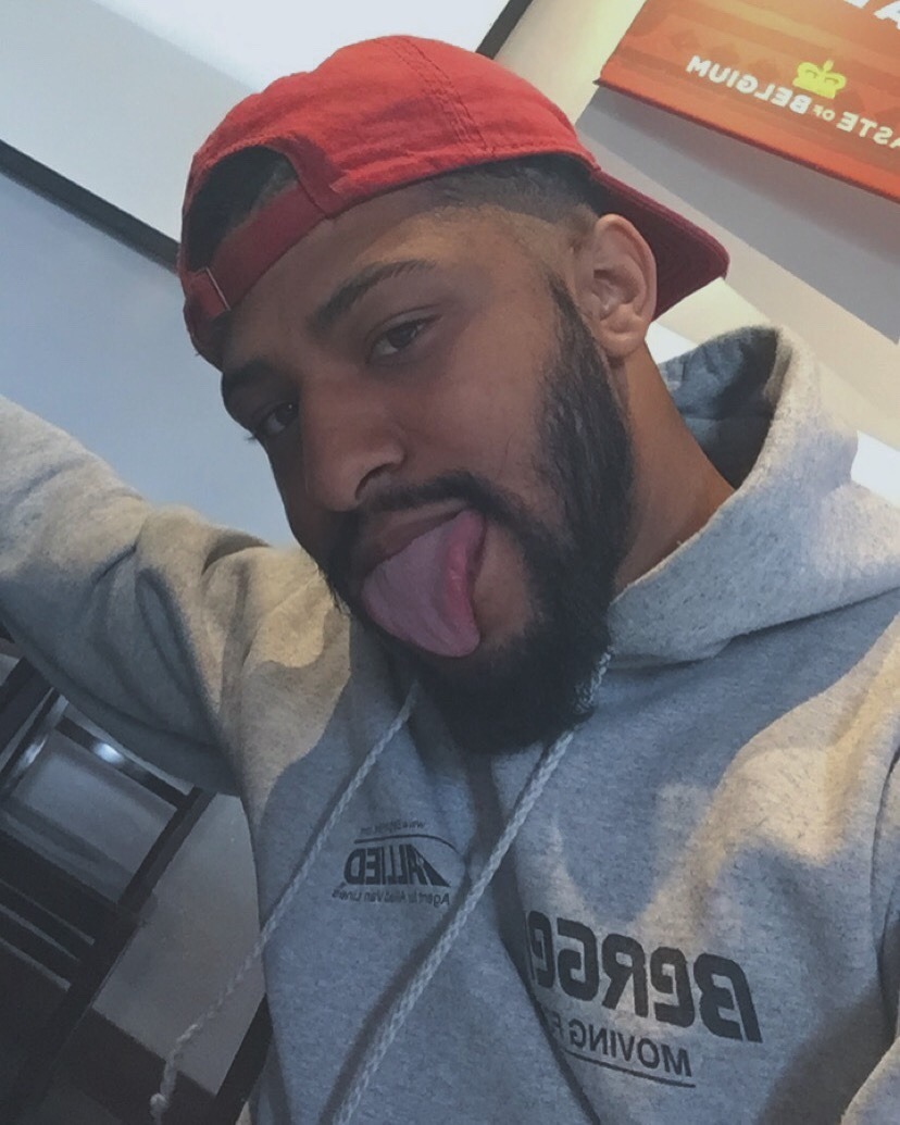 Trealhangman8687:  Sharafj:  👅  