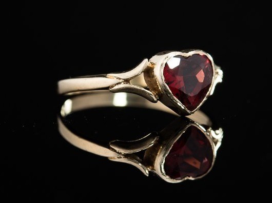 allaboutrings:  Victorian 9k Yellow Gold Garnet Heart Ring