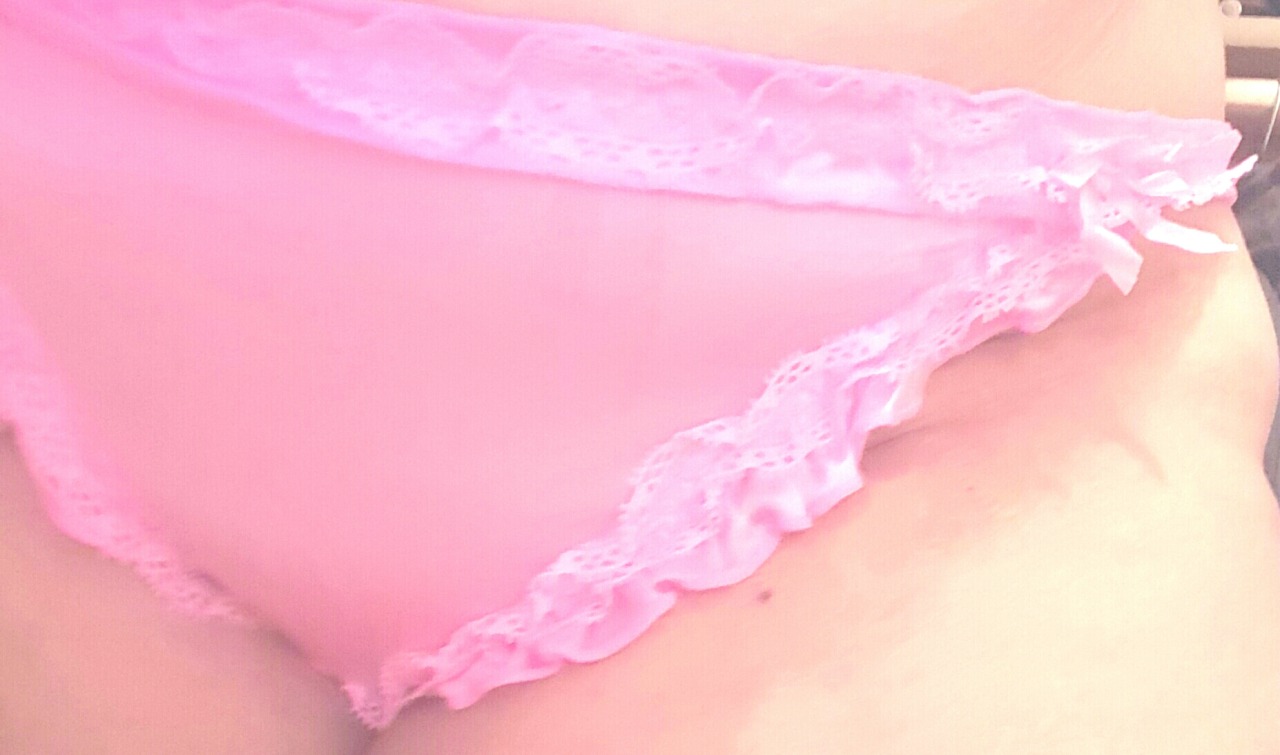 milflatina:  Fifty shades of pink.   #me #pinkfriday #latinamilf #latina #braless