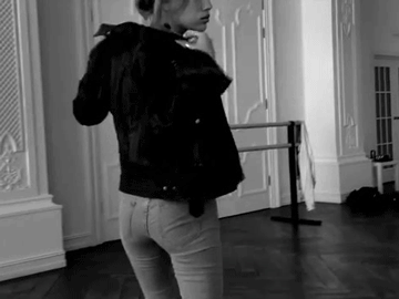Liza Berber by Alexey TrifonovSee the larger, too-big-for-tumblr GIFs here:  1   2-4See the source v