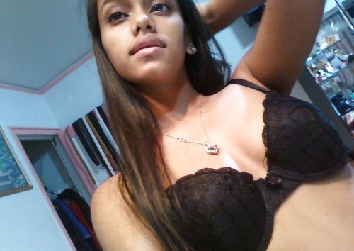 myzellj:  fuckingsexyindians:  Indian takes selfies in the mirror of her tits and shaved pussy http://fuckingsexyindians.tumblr.com  30inchproductions 