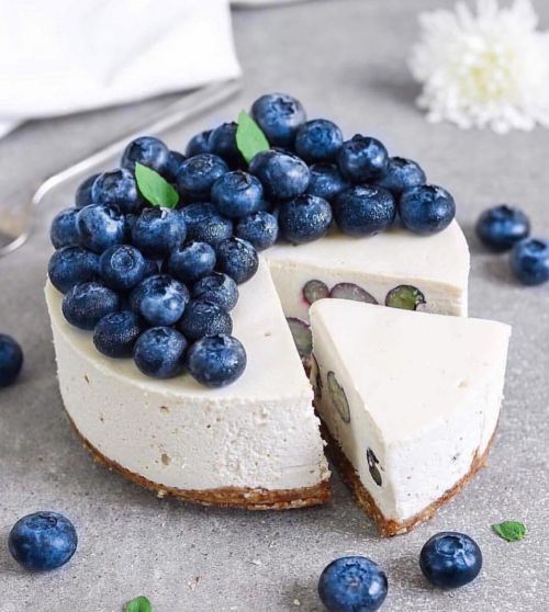 avidofood:Have you ever tried a vegan raw cheesecake? I promise, you will love it. Anja @byanjushka 