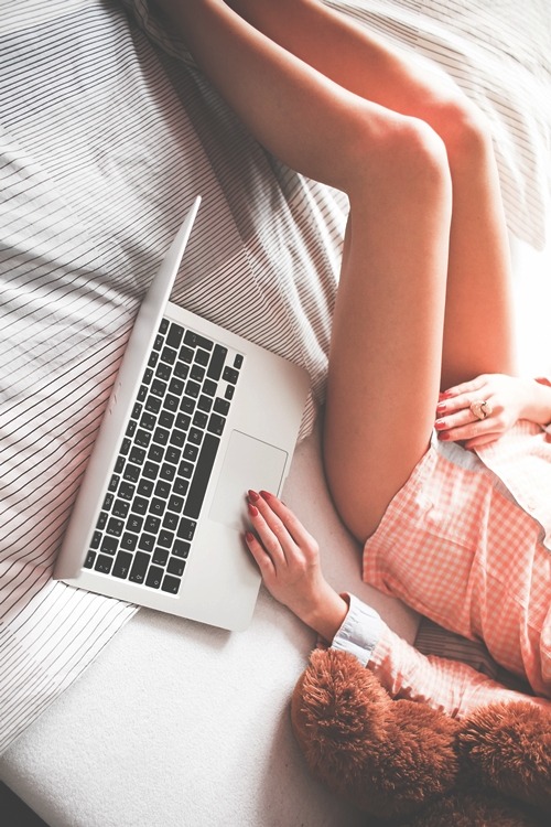 zonaq:  Beautiful Girl with MacBook Pro in a Bed.Viktor Hanáček | MORE