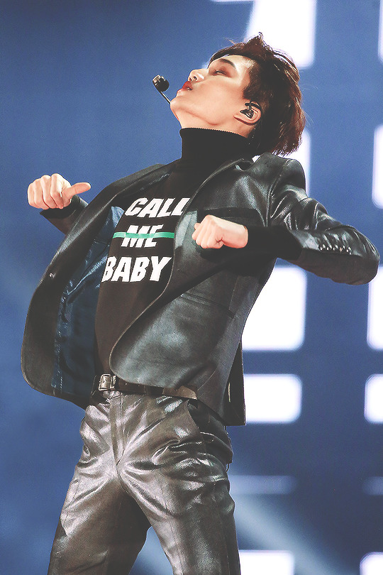 jonginence:  jongin wearing pants of doom and still killing it 