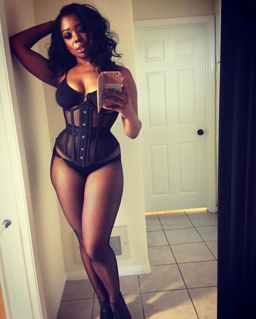 orchardcorset:Absolutely in love with @jessthndr in our mesh #cs345  #orchardcorset #beautifulcustom