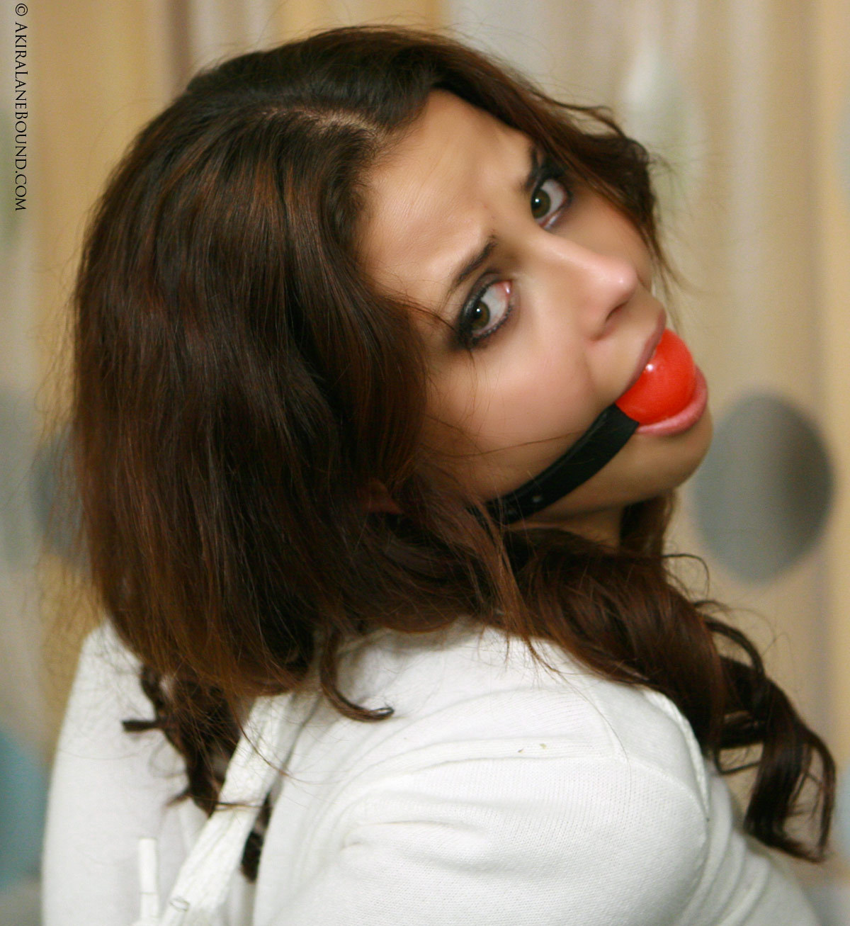 ropesarefun:  Just can’t resist posting anything Cali Logan….?!!!
