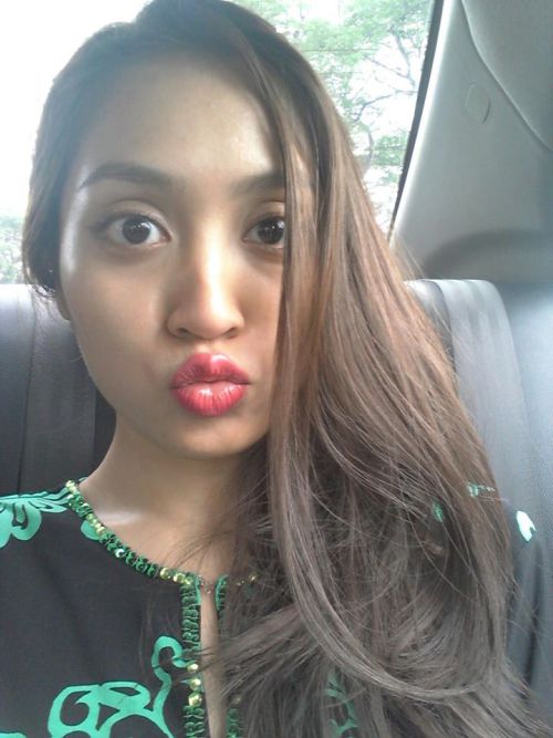 abahh: mrgatal: Local malay girl is pretty! Niceee