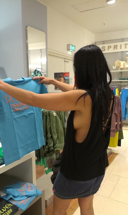 Showing sideboobs while shopping …