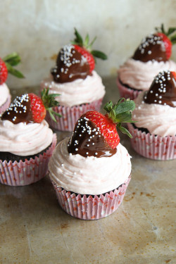 ugly–cupcakes:  Chocolate Covered Strawberry Cupcakes