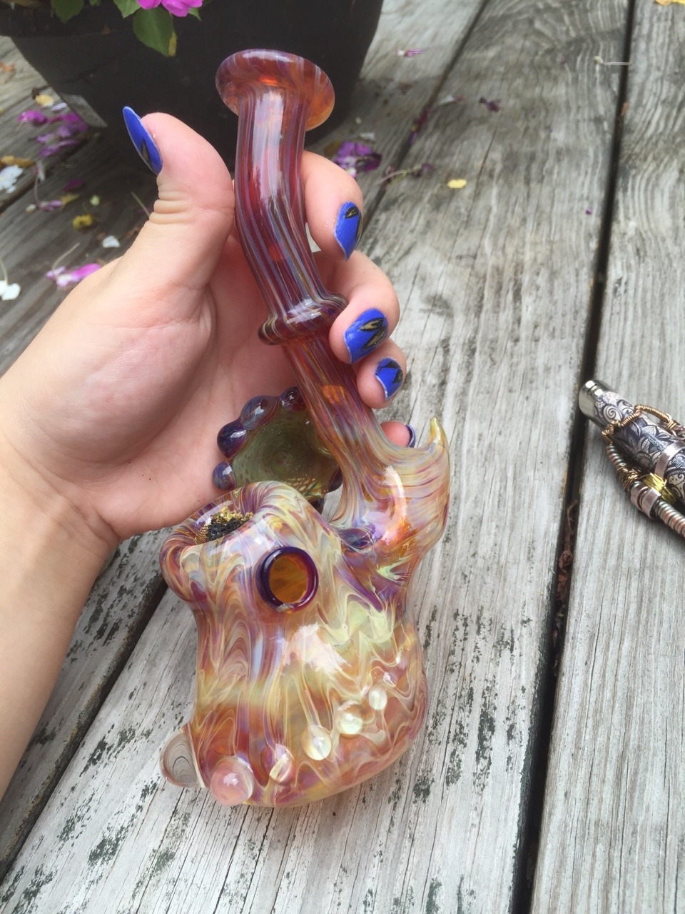 stoned-outta-my-mind420:  Bruhhh I am in love with this new bubbler custom made by